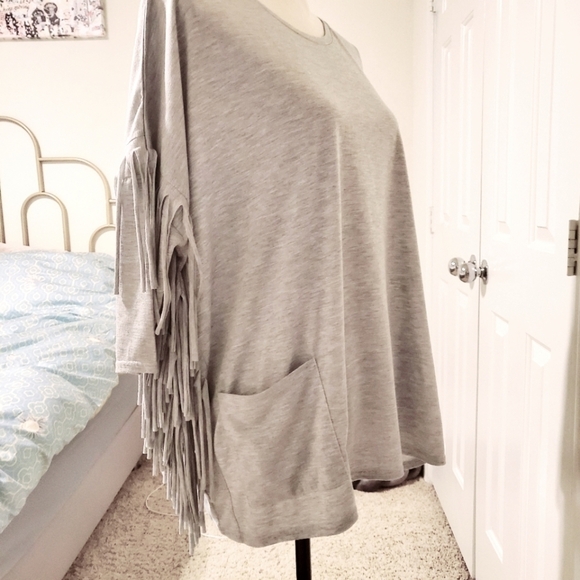 𝅺Romeo & Juliet | Oversized Fringe Tunic - Picture 6 of 6